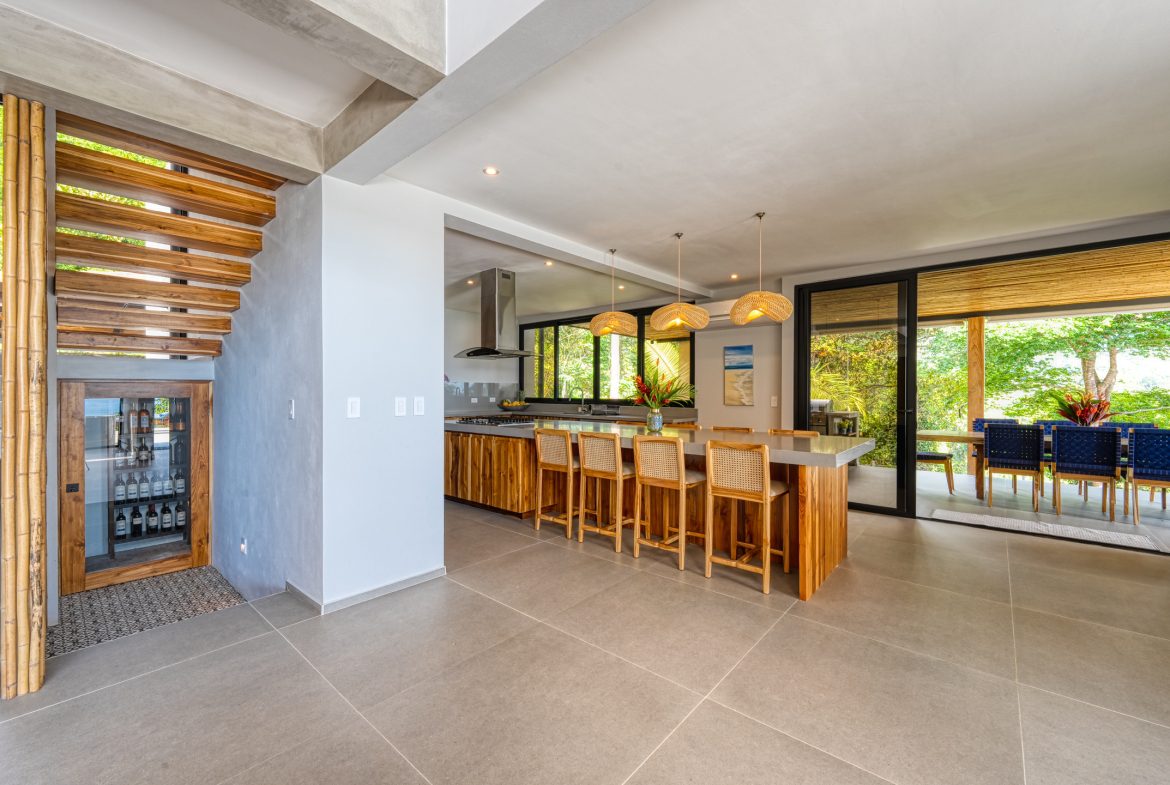LUXURY 5 BEDROOM HOME WITH AMAZING OCEAN VIEWS – 3.34 ACRES