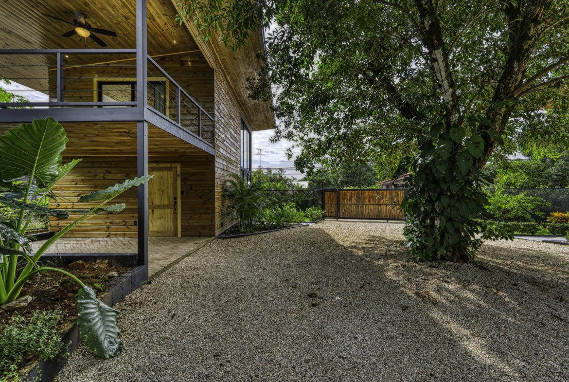 3 MODERN LUXURY VILLAS – WALK TO TOWN IN UVITA – 0.2 ACRES