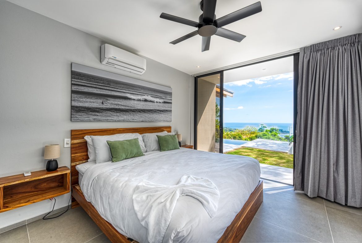 LUXURY 5 BEDROOM HOME WITH AMAZING OCEAN VIEWS – 3.34 ACRES