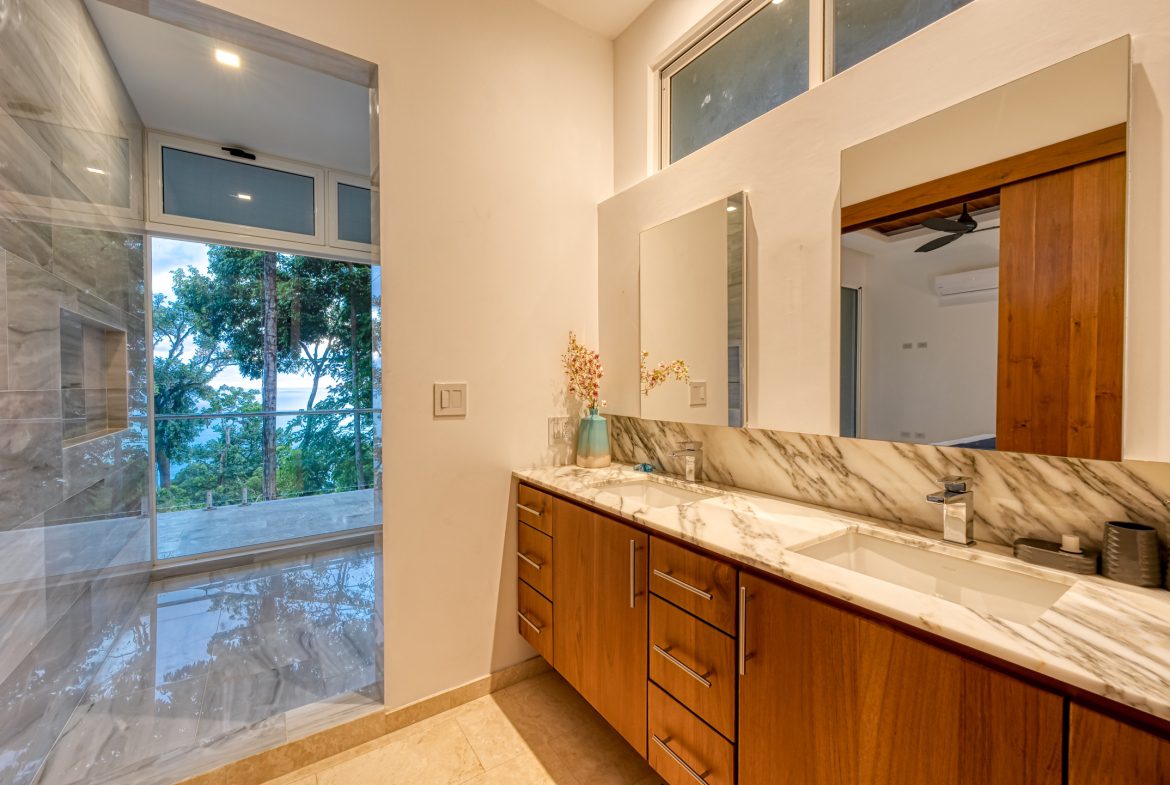 MODERN TROPICAL 4 BEDROOM IN GATED COMMUNITY NEAR DOMINICAL