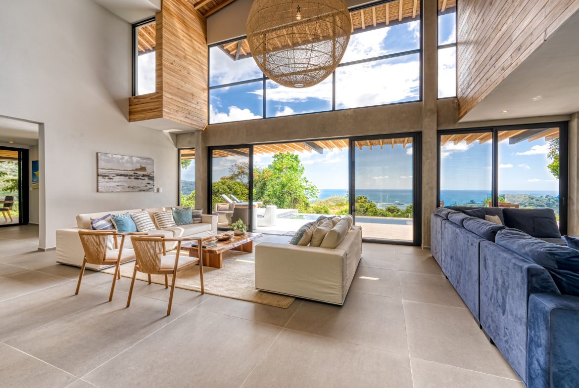 LUXURY 5 BEDROOM HOME WITH AMAZING OCEAN VIEWS – 3.34 ACRES