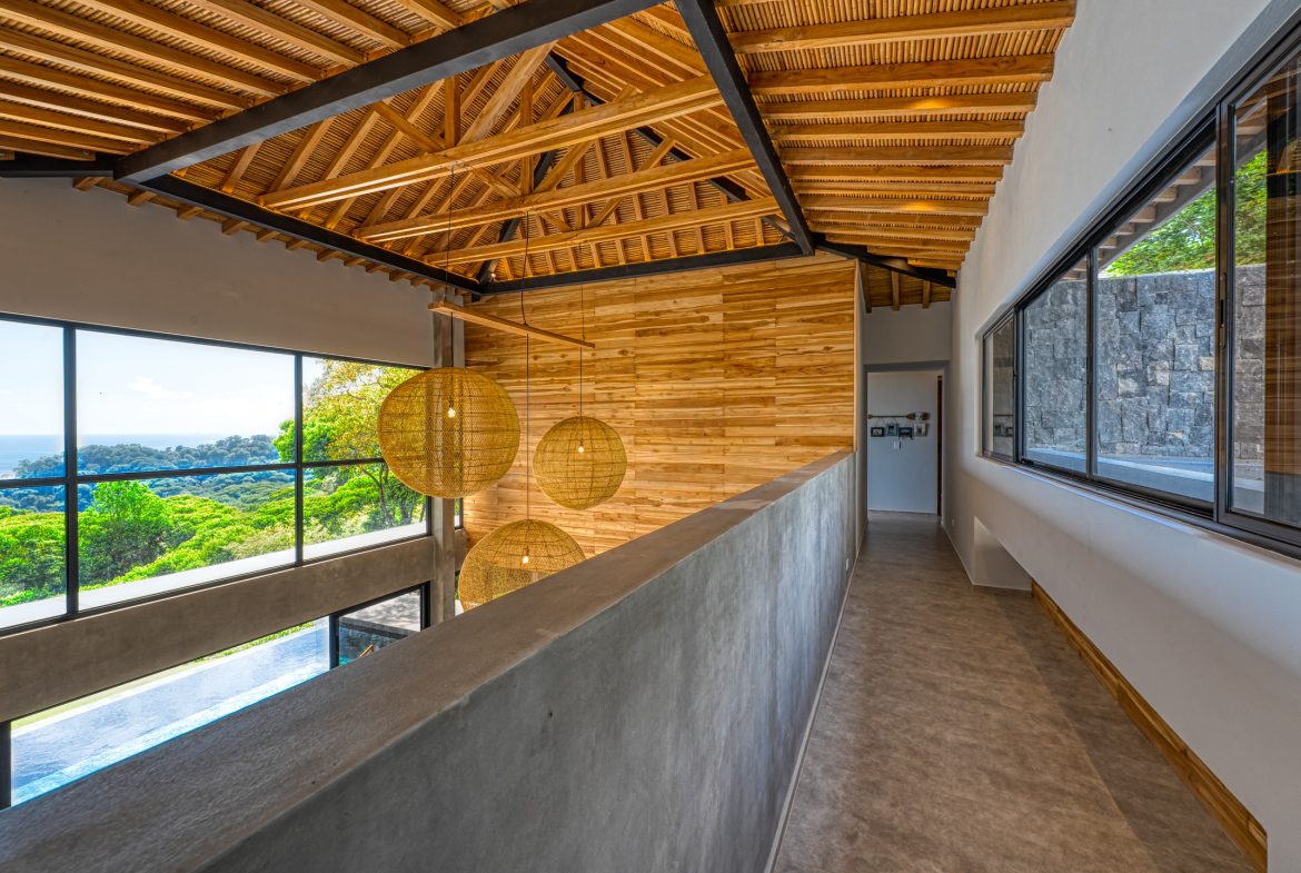 LUXURY 5 BEDROOM HOME WITH AMAZING OCEAN VIEWS – 3.34 ACRES