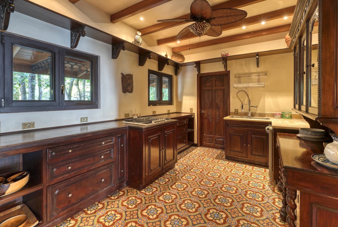 4 BEDROOM EUROPEAN STYLE HOME WITH STUNNING OCEAN VIEWS – 6.27 ACRES