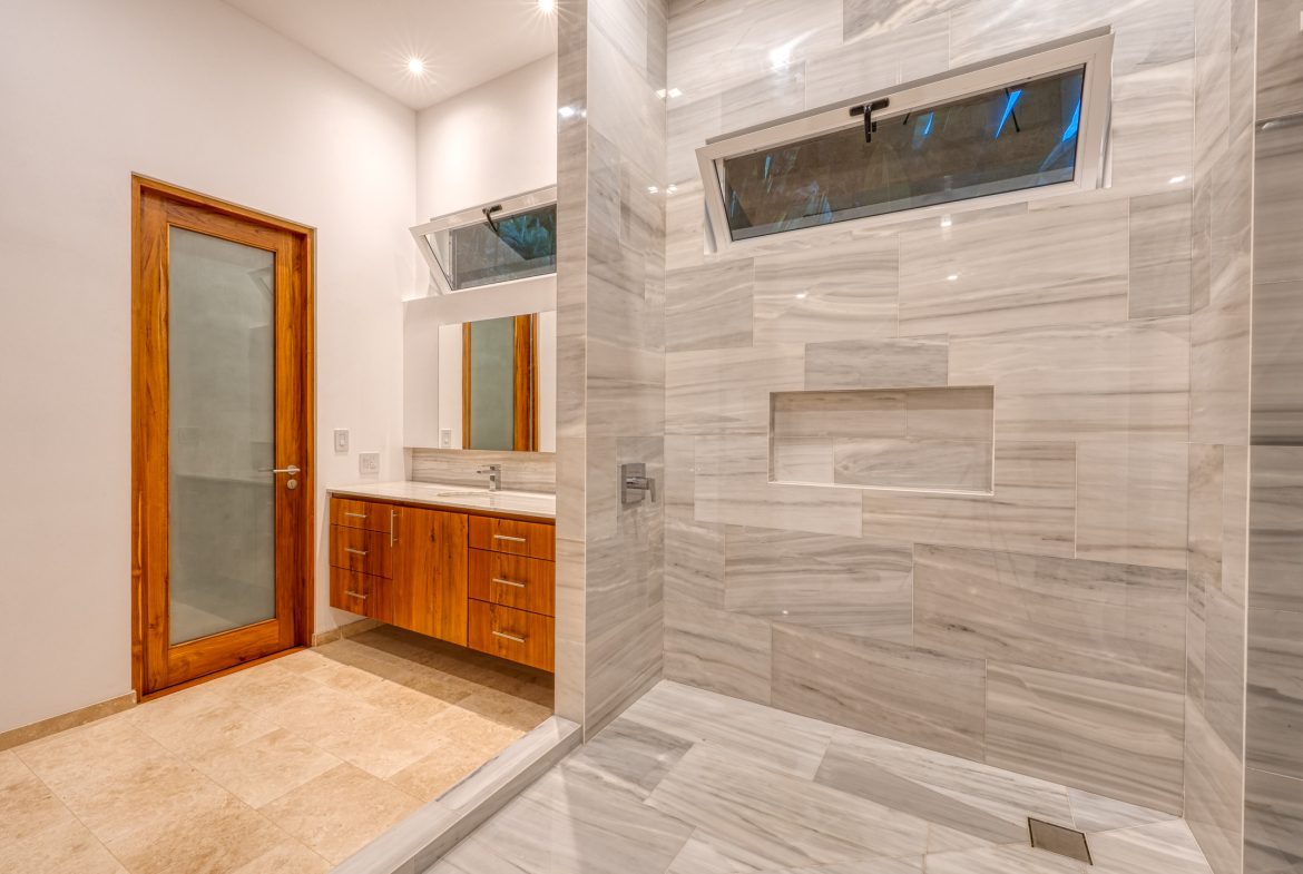MODERN TROPICAL 4 BEDROOM IN GATED COMMUNITY NEAR DOMINICAL