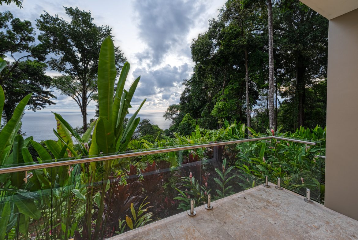 MODERN TROPICAL 4 BEDROOM IN GATED COMMUNITY NEAR DOMINICAL