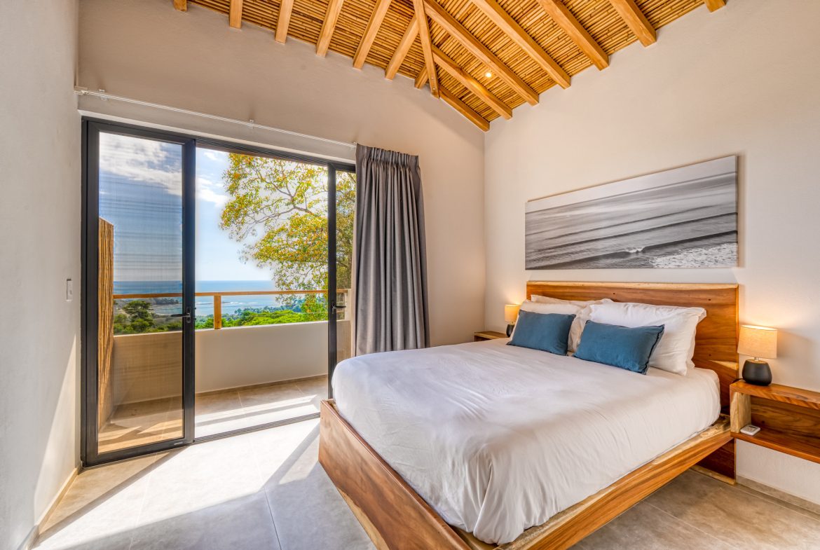 LUXURY 5 BEDROOM HOME WITH AMAZING OCEAN VIEWS – 3.34 ACRES