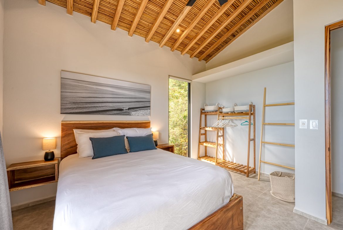LUXURY 5 BEDROOM HOME WITH AMAZING OCEAN VIEWS – 3.34 ACRES