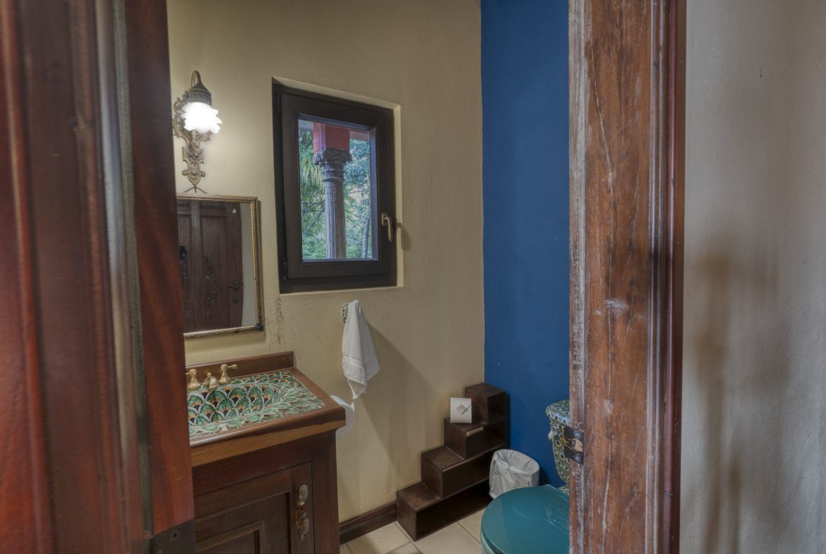 4 BEDROOM EUROPEAN STYLE HOME WITH STUNNING OCEAN VIEWS – 6.27 ACRES