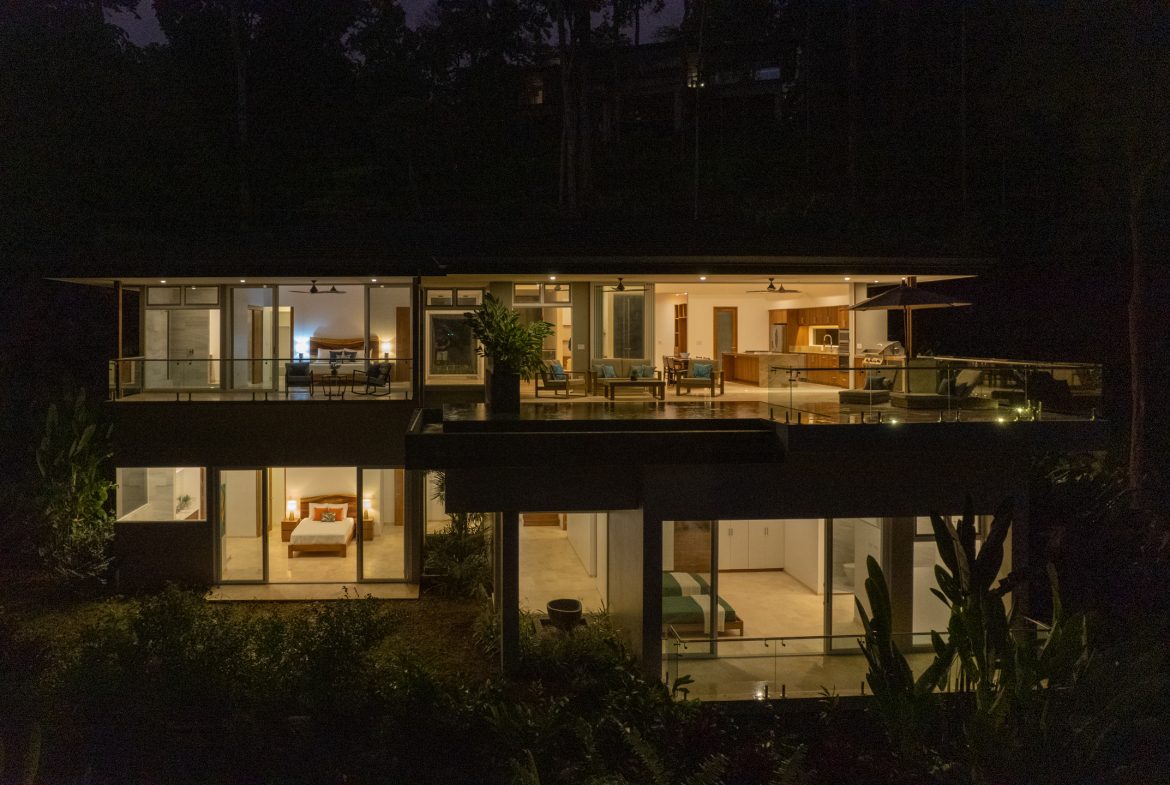 MODERN TROPICAL 4 BEDROOM IN GATED COMMUNITY NEAR DOMINICAL