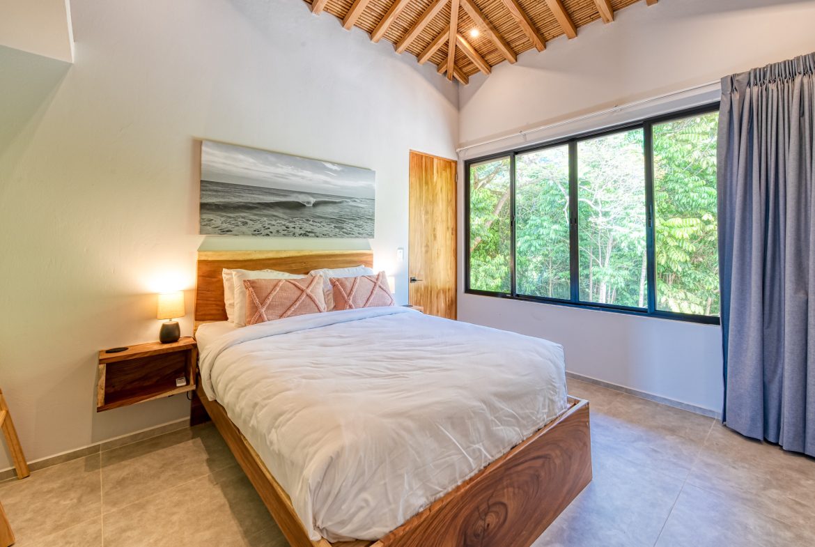 LUXURY 5 BEDROOM HOME WITH AMAZING OCEAN VIEWS – 3.34 ACRES