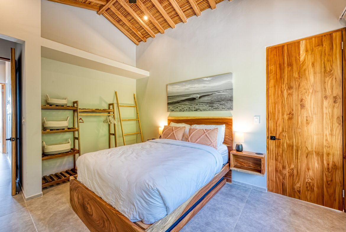 LUXURY 5 BEDROOM HOME WITH AMAZING OCEAN VIEWS – 3.34 ACRES