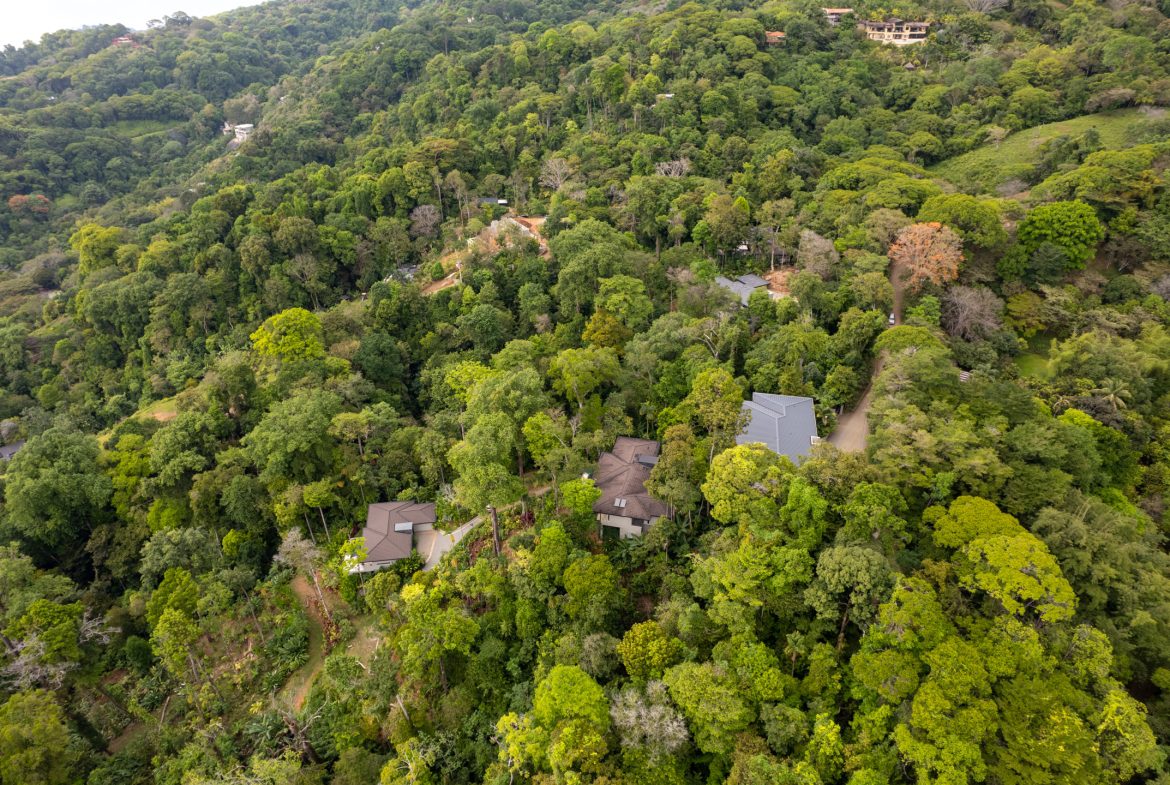MODERN TROPICAL 4 BEDROOM IN GATED COMMUNITY NEAR DOMINICAL