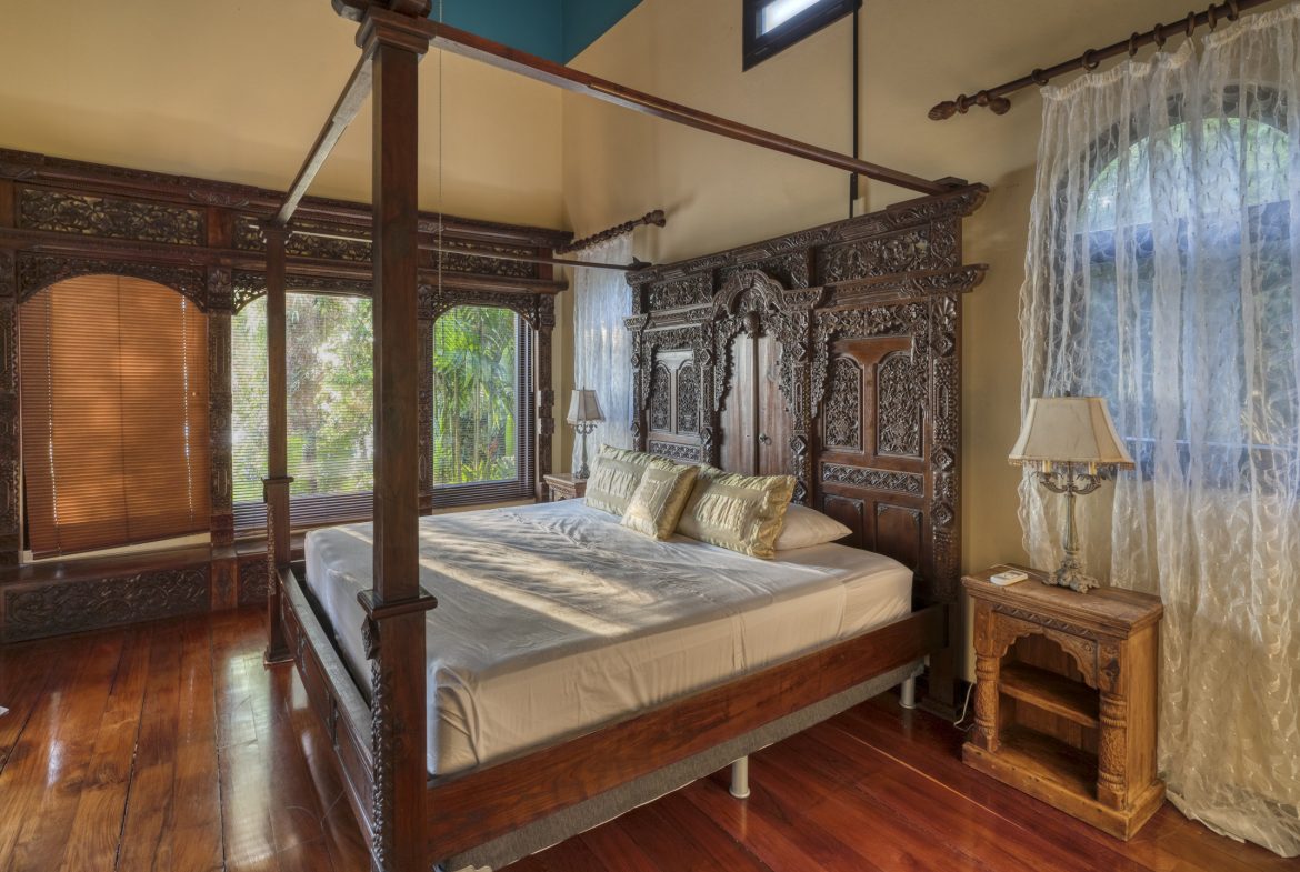 4 BEDROOM EUROPEAN STYLE HOME WITH STUNNING OCEAN VIEWS – 6.27 ACRES