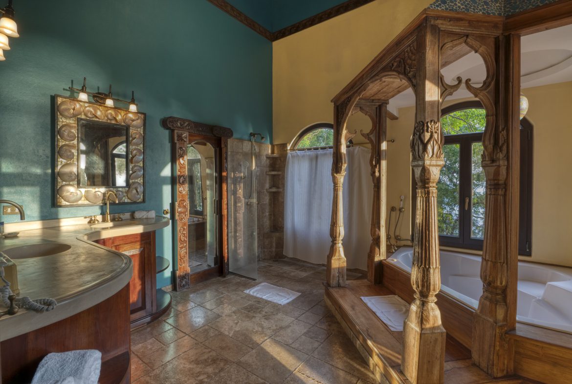 4 BEDROOM EUROPEAN STYLE HOME WITH STUNNING OCEAN VIEWS – 6.27 ACRES