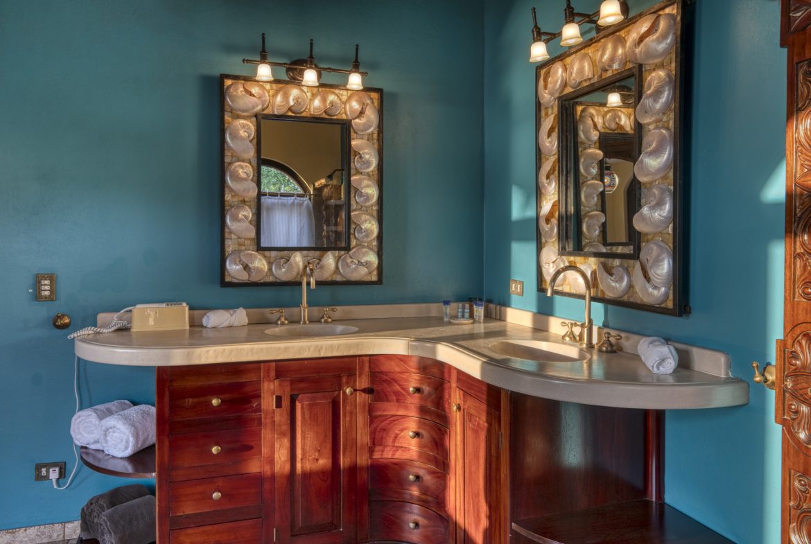 4 BEDROOM EUROPEAN STYLE HOME WITH STUNNING OCEAN VIEWS – 6.27 ACRES