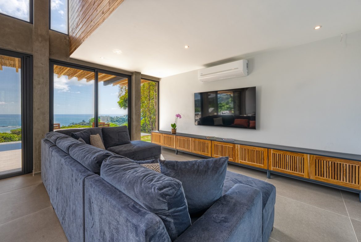 LUXURY 5 BEDROOM HOME WITH AMAZING OCEAN VIEWS – 3.34 ACRES