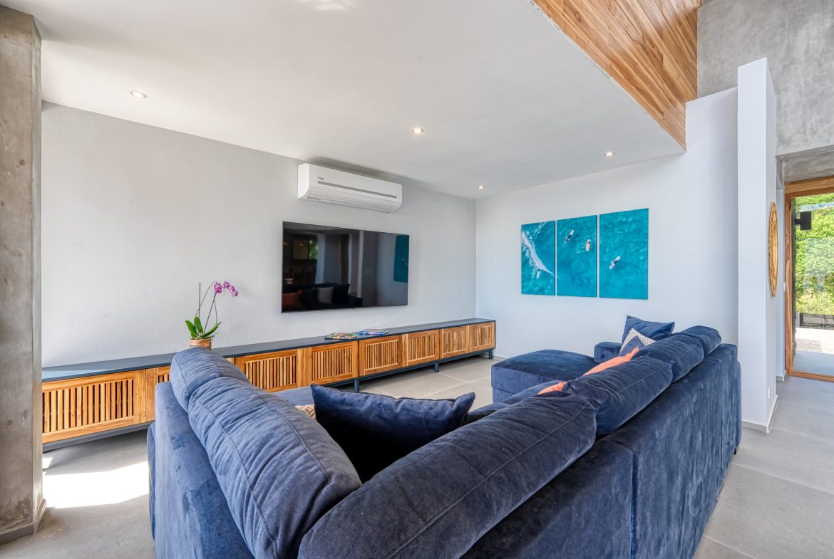 LUXURY 5 BEDROOM HOME WITH AMAZING OCEAN VIEWS – 3.34 ACRES