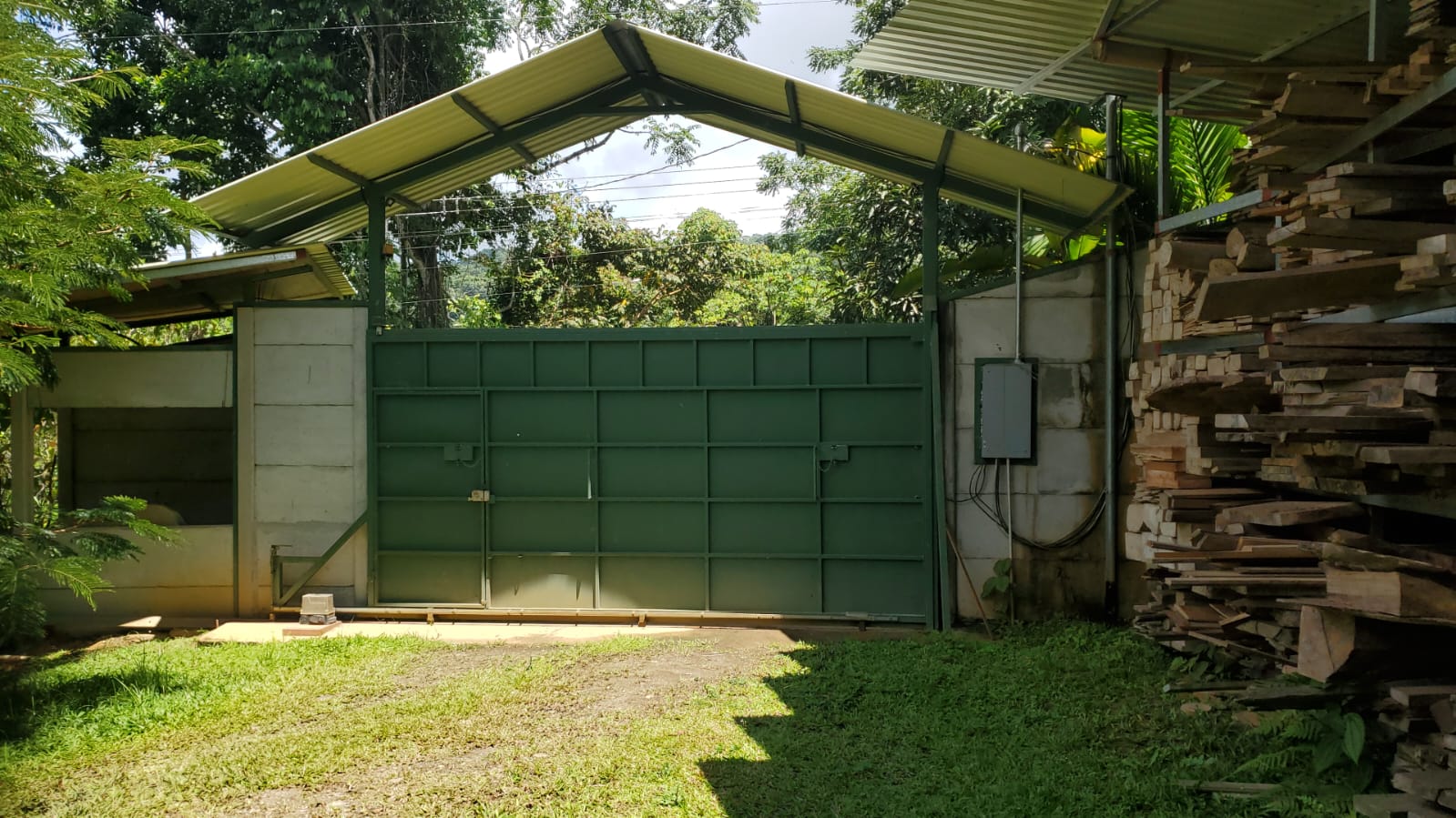 0.6-ACRE LOT WITH UTILITIES IN PLACE IN THE HEART OF THE DIAMANTE VALLEY