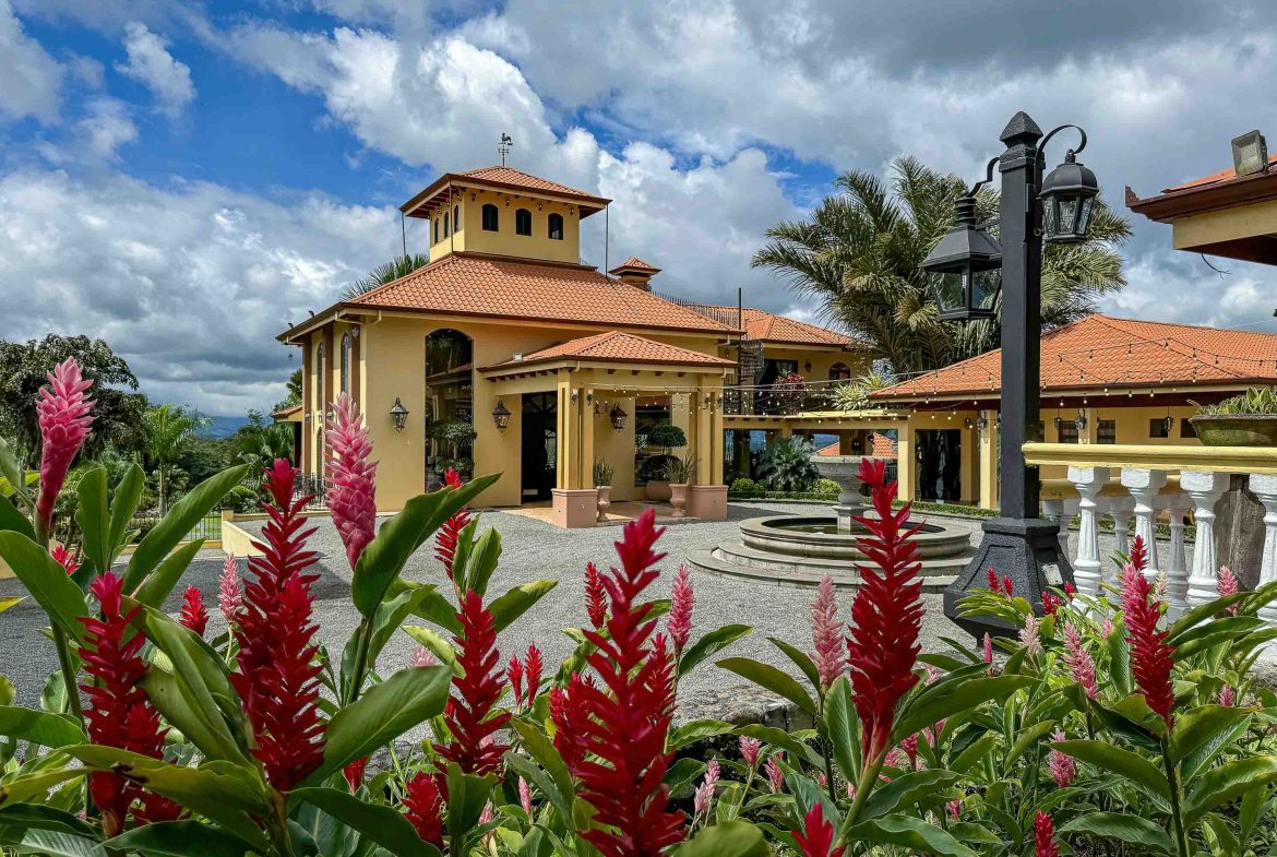 PREMIER LUXURY ESTATE RANCHO VILLA VERDE A FAMILY COMPOUND / BOUTIQUE HOTEL STYLE – 107.95 ACRES