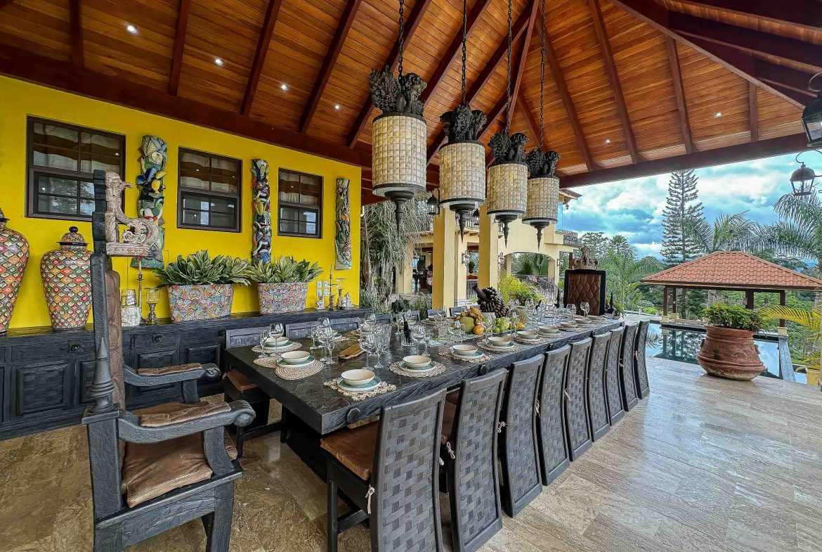 PREMIER LUXURY ESTATE RANCHO VILLA VERDE A FAMILY COMPOUND / BOUTIQUE HOTEL STYLE – 107.95 ACRES