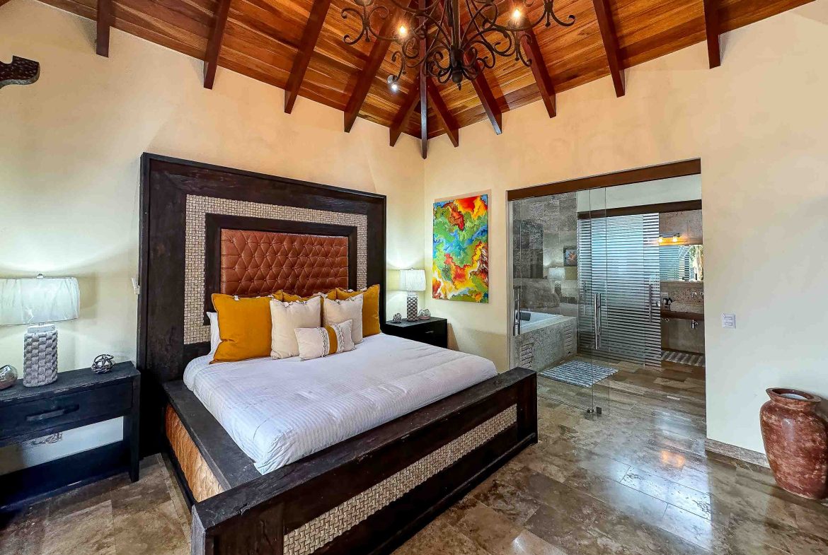 PREMIER LUXURY ESTATE RANCHO VILLA VERDE A FAMILY COMPOUND / BOUTIQUE HOTEL STYLE – 107.95 ACRES