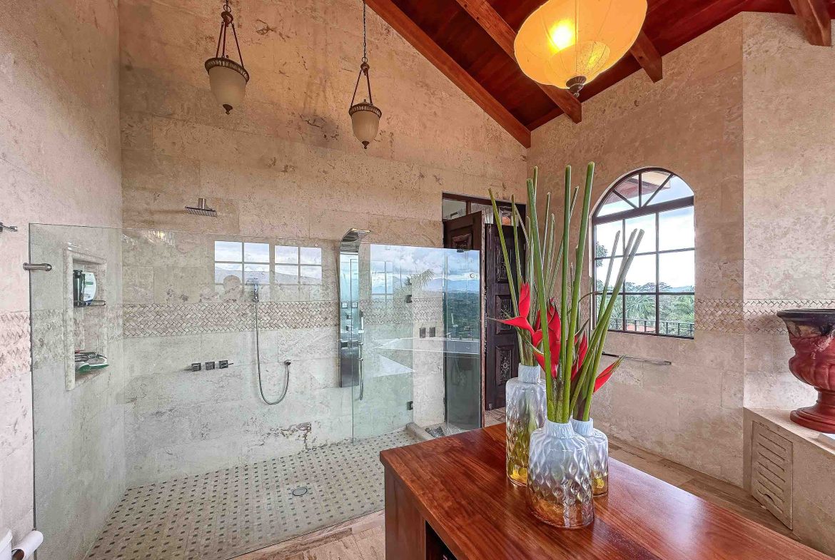 PREMIER LUXURY ESTATE RANCHO VILLA VERDE A FAMILY COMPOUND / BOUTIQUE HOTEL STYLE – 107.95 ACRES