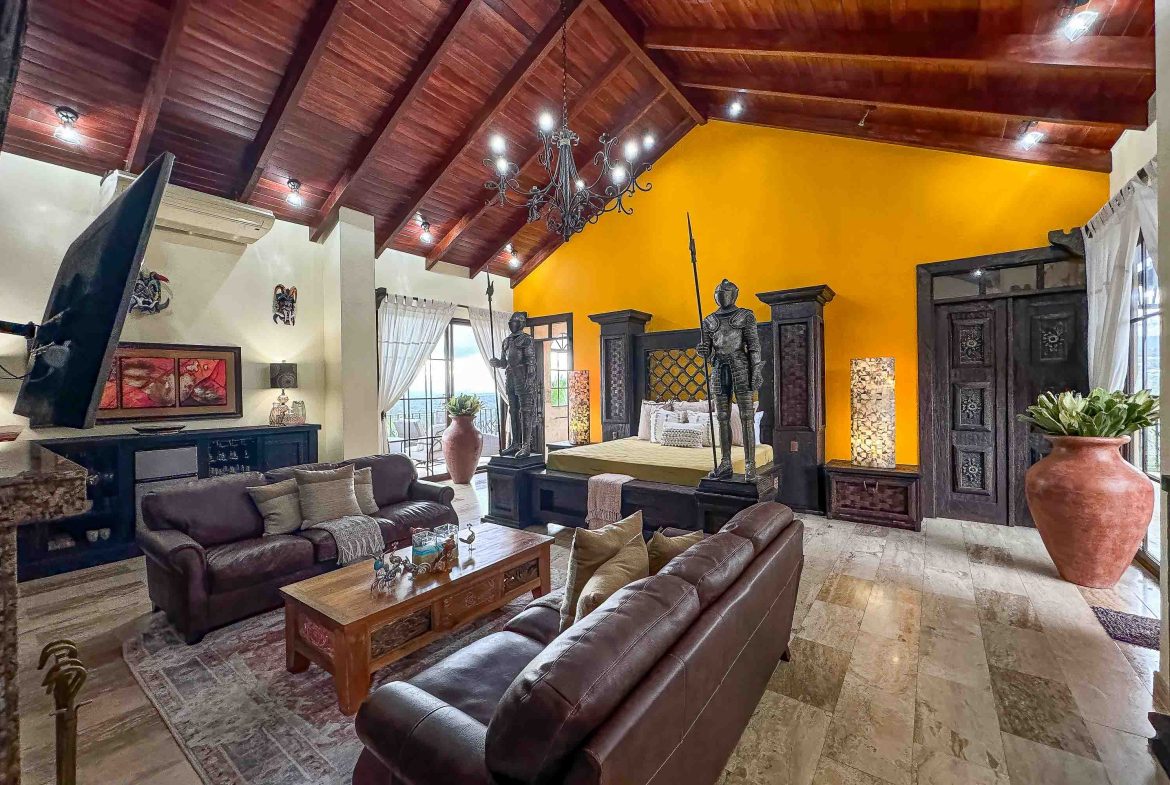 PREMIER LUXURY ESTATE RANCHO VILLA VERDE A FAMILY COMPOUND / BOUTIQUE HOTEL STYLE – 107.95 ACRES