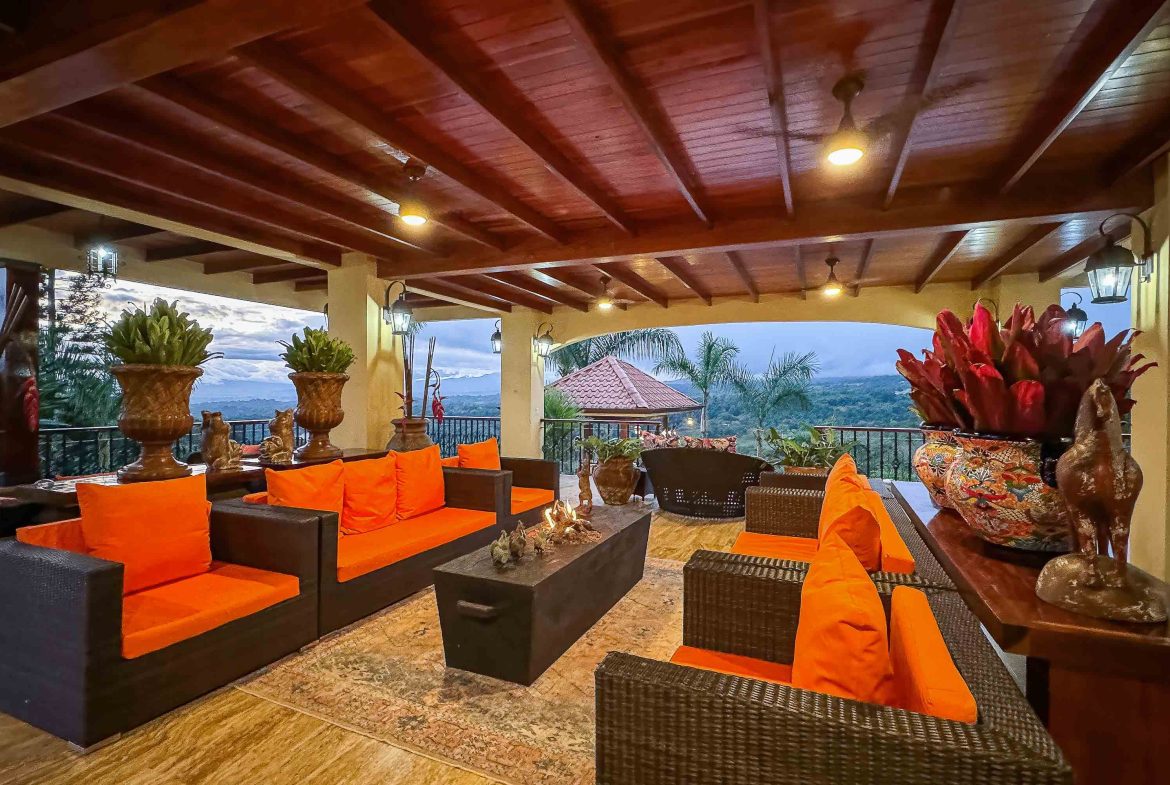 PREMIER LUXURY ESTATE RANCHO VILLA VERDE A FAMILY COMPOUND / BOUTIQUE HOTEL STYLE – 107.95 ACRES