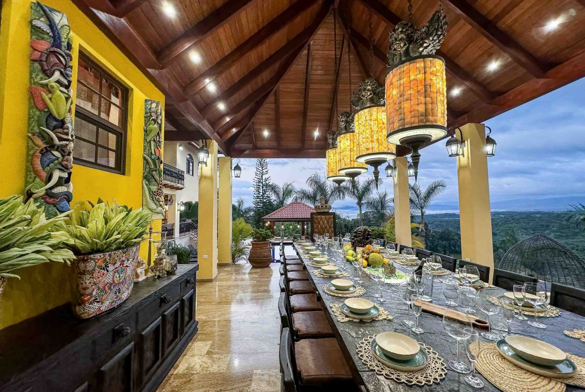 PREMIER LUXURY ESTATE RANCHO VILLA VERDE A FAMILY COMPOUND / BOUTIQUE HOTEL STYLE – 107.95 ACRES