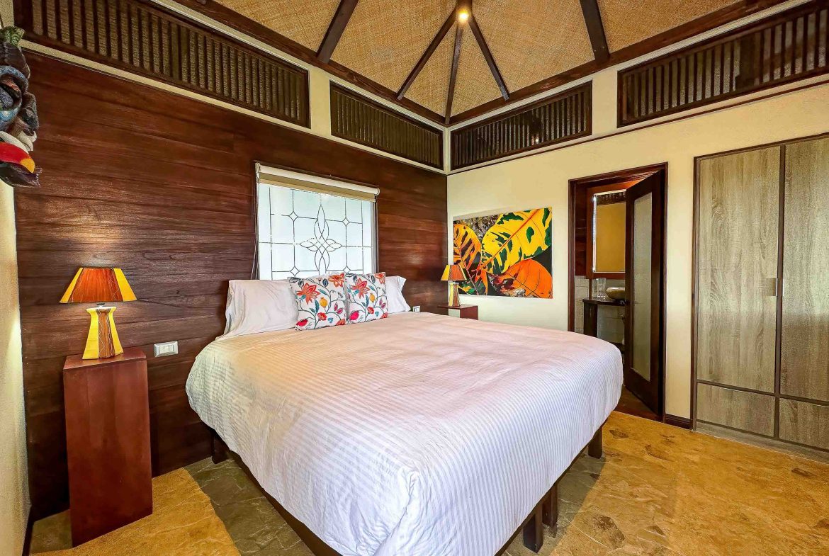 PREMIER LUXURY ESTATE RANCHO VILLA VERDE A FAMILY COMPOUND / BOUTIQUE HOTEL STYLE – 107.95 ACRES