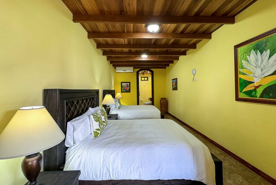 PREMIER LUXURY ESTATE RANCHO VILLA VERDE A FAMILY COMPOUND / BOUTIQUE HOTEL STYLE – 107.95 ACRES