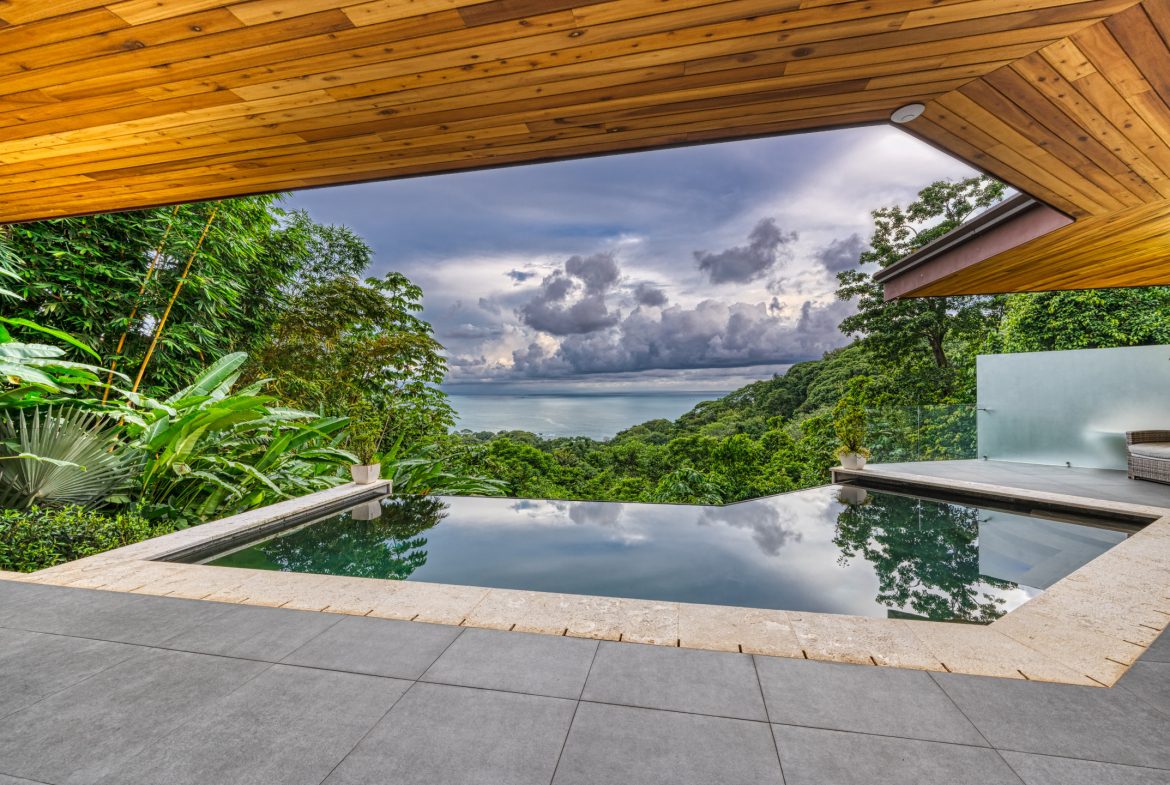 LUXURIOUS TROPICAL STYLE 4 BEDROOM CASA SULIT – 2 ACRES