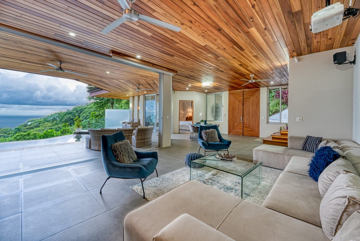LUXURIOUS TROPICAL STYLE 4 BEDROOM CASA SULIT – 2 ACRES