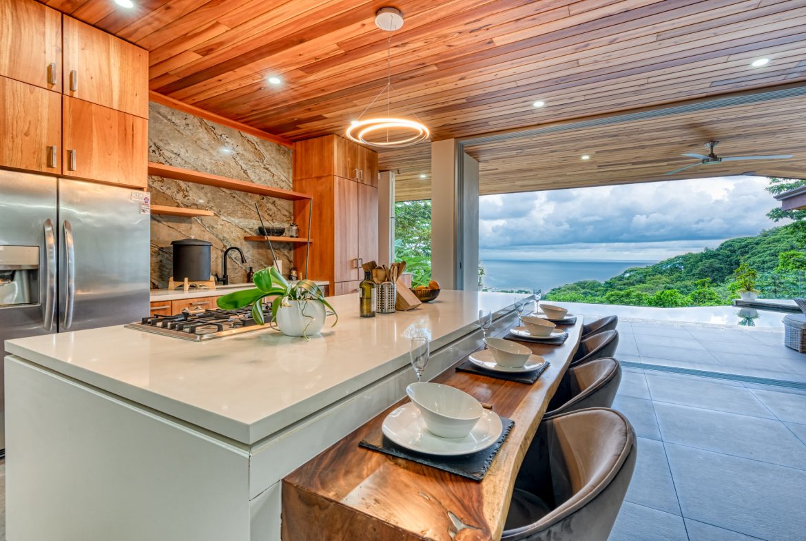 LUXURIOUS TROPICAL STYLE 4 BEDROOM CASA SULIT – 2 ACRES