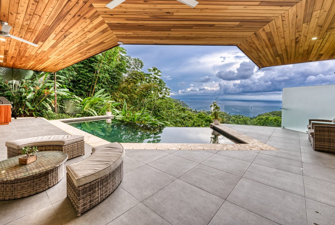 LUXURIOUS TROPICAL STYLE 4 BEDROOM CASA SULIT – 2 ACRES