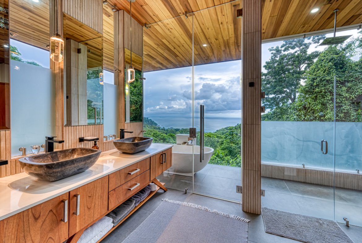 LUXURIOUS TROPICAL STYLE 4 BEDROOM CASA SULIT – 2 ACRES