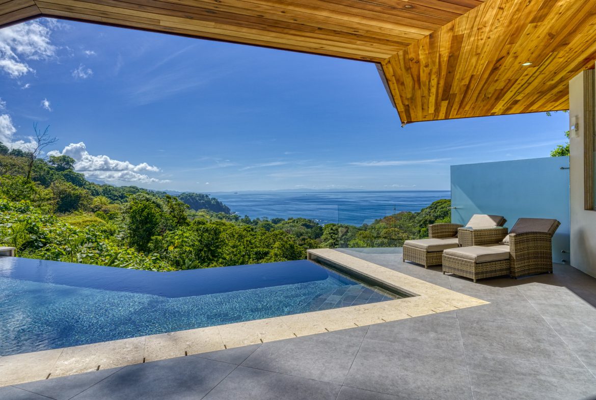 LUXURIOUS TROPICAL STYLE 4 BEDROOM CASA SULIT – 2 ACRES