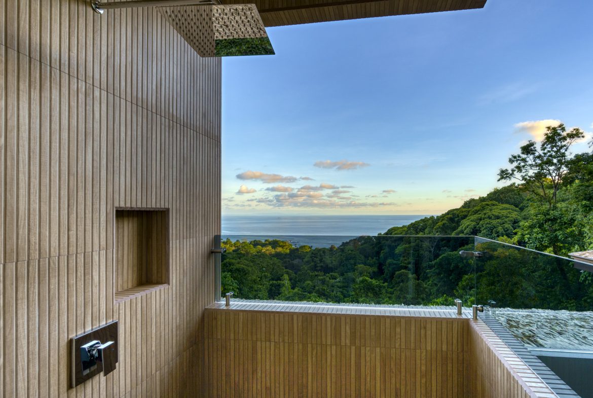 LUXURIOUS TROPICAL STYLE 4 BEDROOM CASA SULIT – 2 ACRES