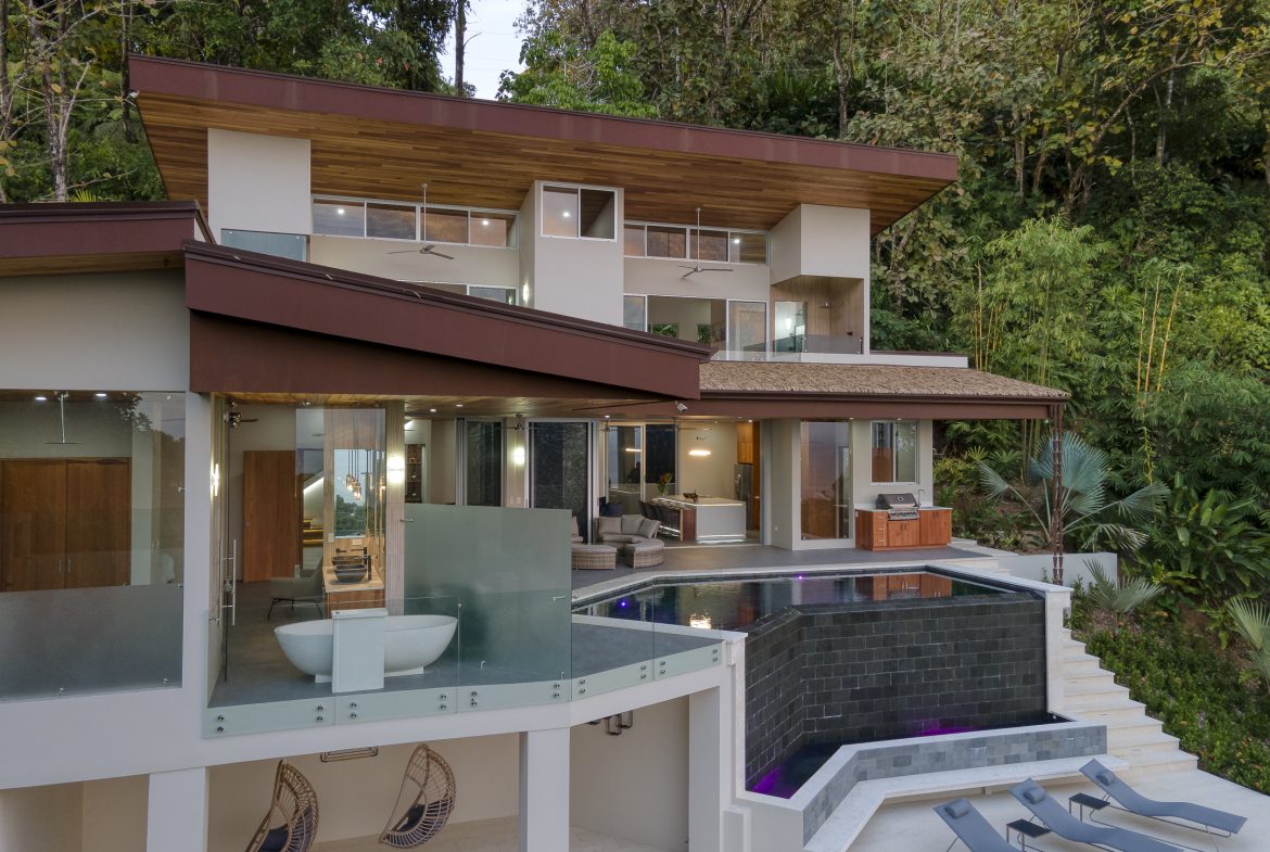 LUXURIOUS TROPICAL STYLE 4 BEDROOM CASA SULIT – 2 ACRES