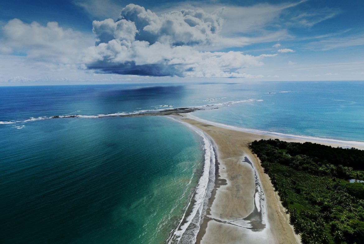 FAMOUS HOTEL WITH STUNNING OCEAN VIEWS OVERLOOKING THE WHALE’S TAIL IN UVITA – 2.7 Acres