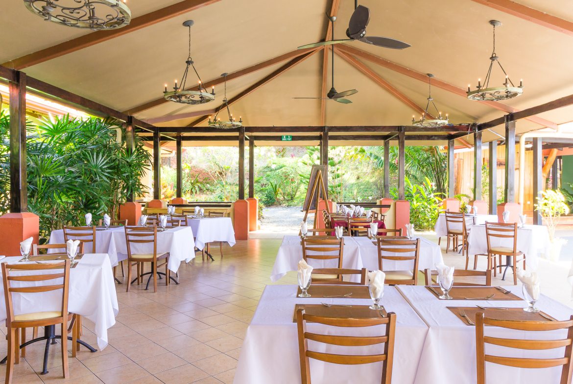 FAMOUS HOTEL WITH STUNNING OCEAN VIEWS OVERLOOKING THE WHALE’S TAIL IN UVITA – 2.7 Acres