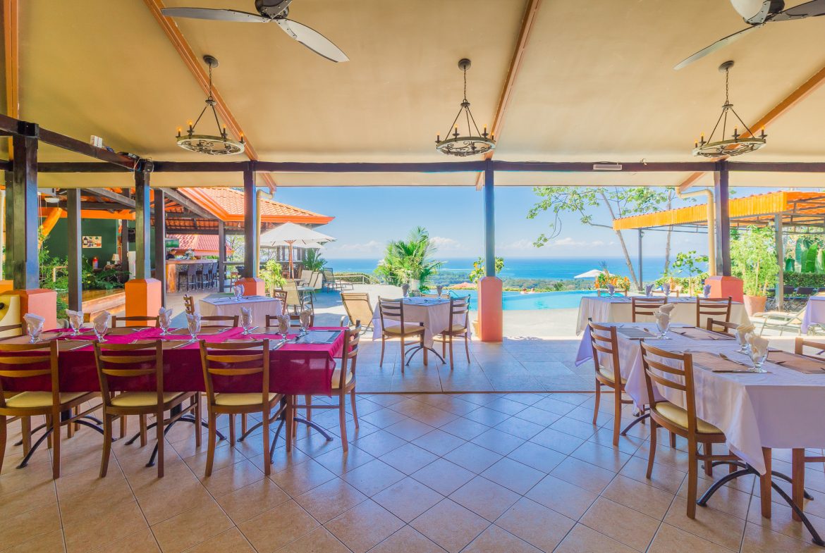 FAMOUS HOTEL WITH STUNNING OCEAN VIEWS OVERLOOKING THE WHALE’S TAIL IN UVITA – 2.7 Acres