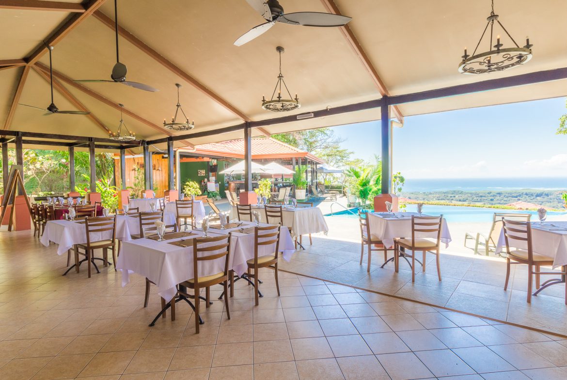 FAMOUS HOTEL WITH STUNNING OCEAN VIEWS OVERLOOKING THE WHALE’S TAIL IN UVITA – 2.7 Acres