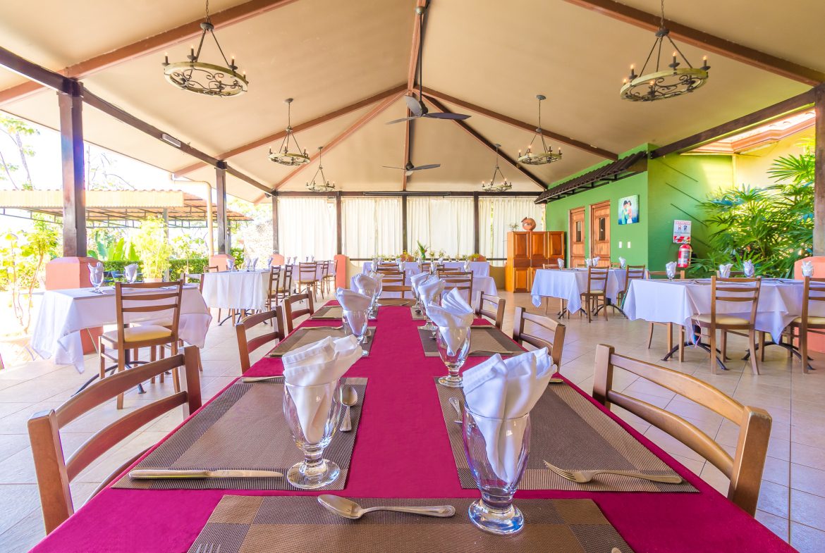FAMOUS HOTEL WITH STUNNING OCEAN VIEWS OVERLOOKING THE WHALE’S TAIL IN UVITA – 2.7 Acres