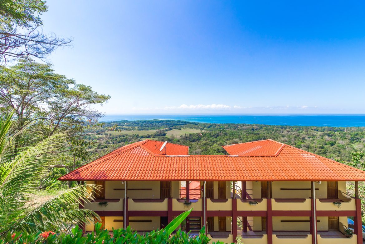 FAMOUS HOTEL WITH STUNNING OCEAN VIEWS OVERLOOKING THE WHALE’S TAIL IN UVITA – 2.7 Acres