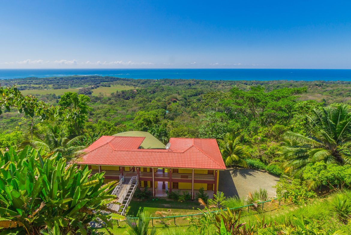 FAMOUS HOTEL WITH STUNNING OCEAN VIEWS OVERLOOKING THE WHALE’S TAIL IN UVITA – 2.7 Acres