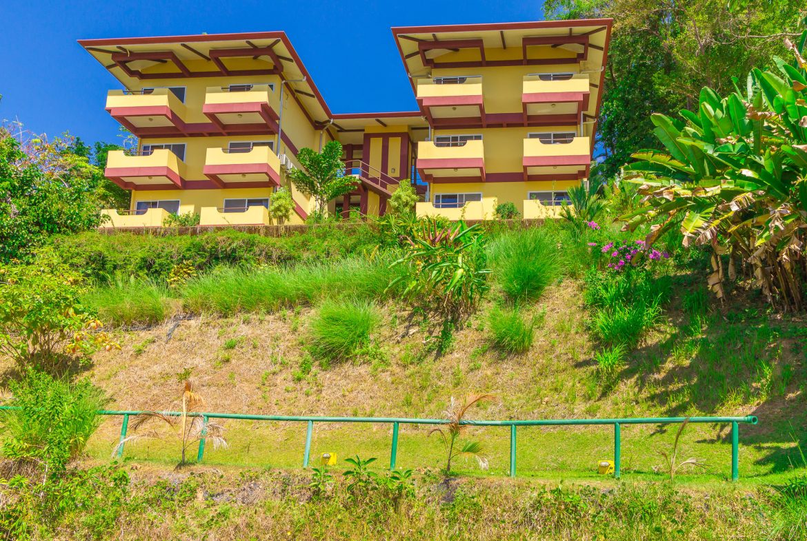 FAMOUS HOTEL WITH STUNNING OCEAN VIEWS OVERLOOKING THE WHALE’S TAIL IN UVITA – 2.7 Acres