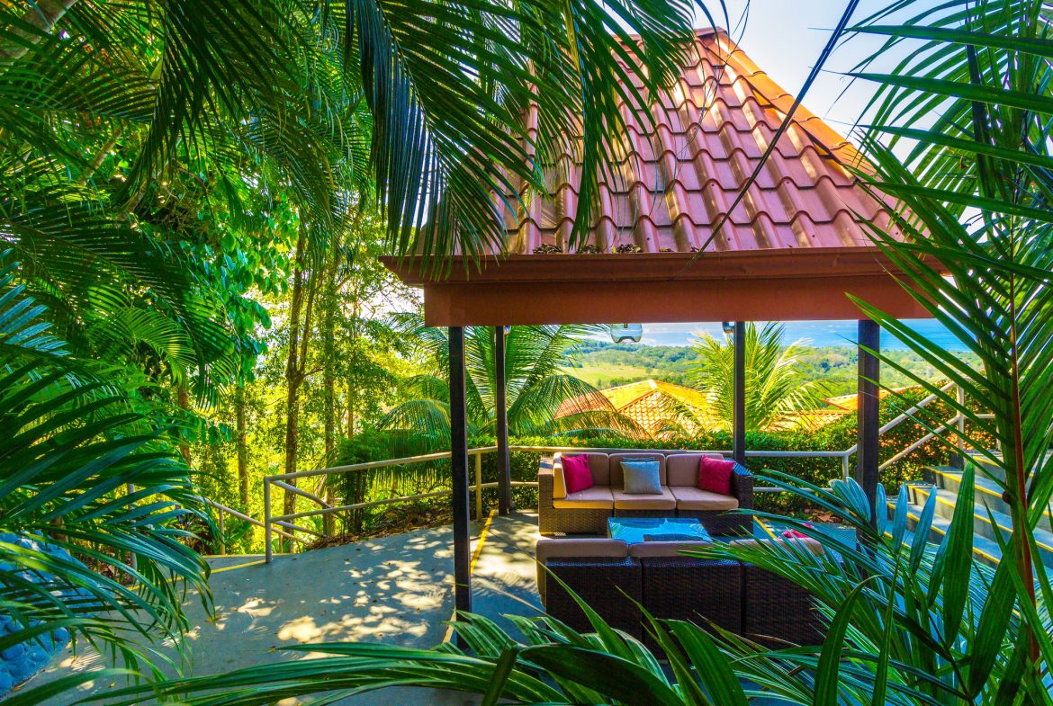 FAMOUS HOTEL WITH STUNNING OCEAN VIEWS OVERLOOKING THE WHALE’S TAIL IN UVITA – 2.7 Acres