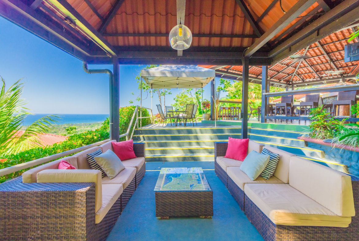 FAMOUS HOTEL WITH STUNNING OCEAN VIEWS OVERLOOKING THE WHALE’S TAIL IN UVITA – 2.7 Acres