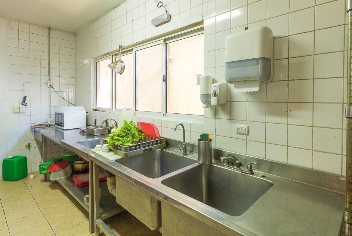 FAMOUS HOTEL WITH STUNNING OCEAN VIEWS OVERLOOKING THE WHALE’S TAIL IN UVITA – 2.7 Acres